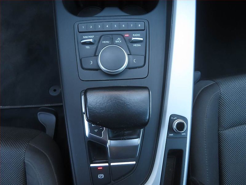 Audi A4 (2016) 2.0 TDI, Automat, Navi - fotka 13 z 19