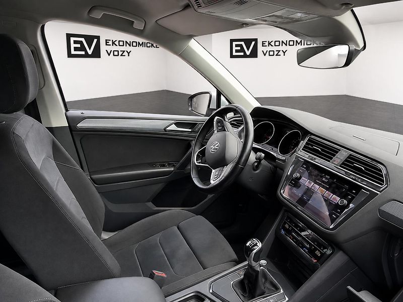 Volkswagen Tiguan (2022) 2.0 TDI,LIFE,ČR,1 MAJITEL - fotka 2 z 10