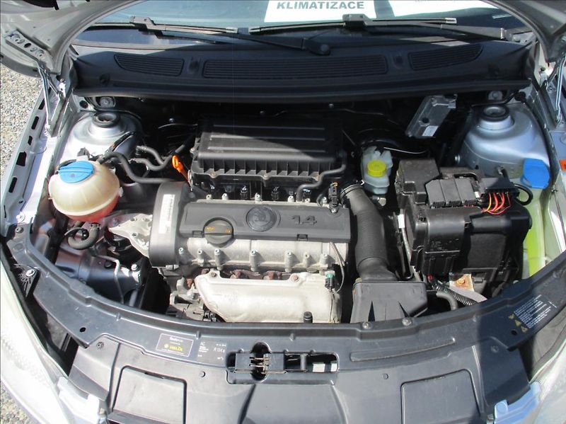 Škoda Fabia 1,4 i 16v, klima,rozvody,ABS, - fotka 16 z 19