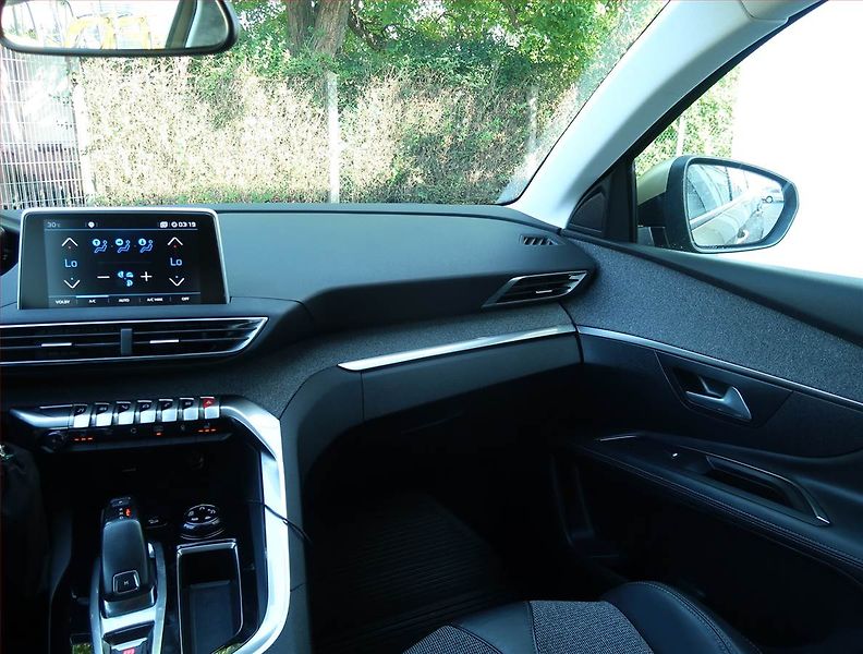 Peugeot 3008 (2017) Allure 1.6 BlueHDi, Automat - fotka 8 z 24