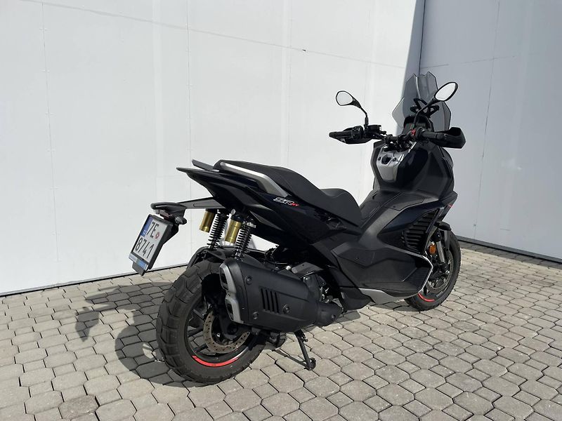 Aprilia (2026) SR GT 400 EU5+ - fotka 3 z 11