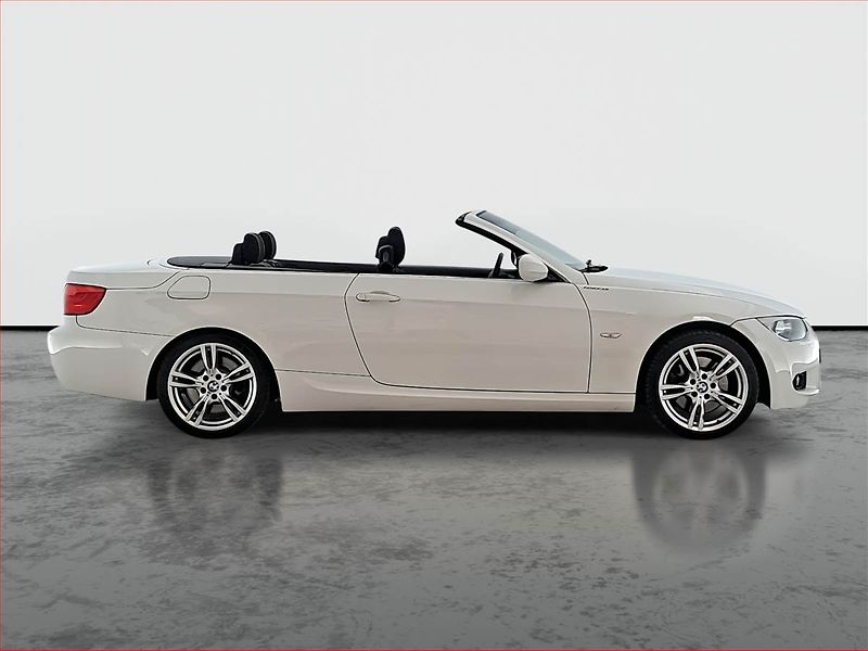 BMW Řada 3 (2010) 330 d, Automat, Kůže - fotka 6 z 21
