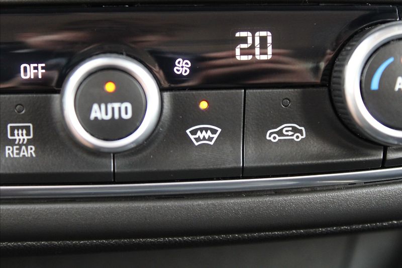 Opel Crossland 1,2 T  NOVÉ V ČR,1.MAJITEL - fotka 19 z 39
