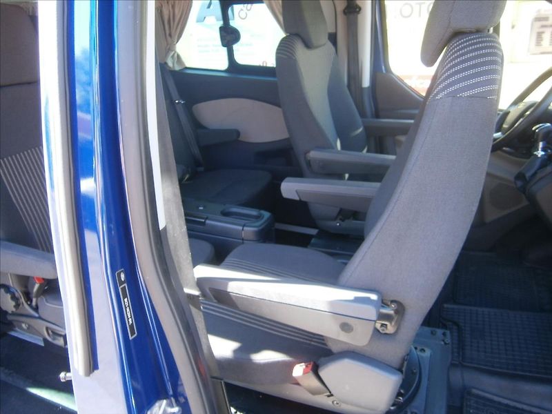 Ford Tourneo Custom 2,2 TDCI EUROLINE 114 KW - fotka 16 z 27