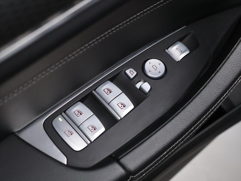 BMW X4 2,0 20i xD 135kW M-Paket Laser - fotka 17 z 41