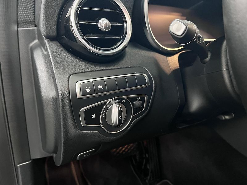 Mercedes-Benz Třídy C 220d 4-Matic Burmester Servis - fotka 15 z 45