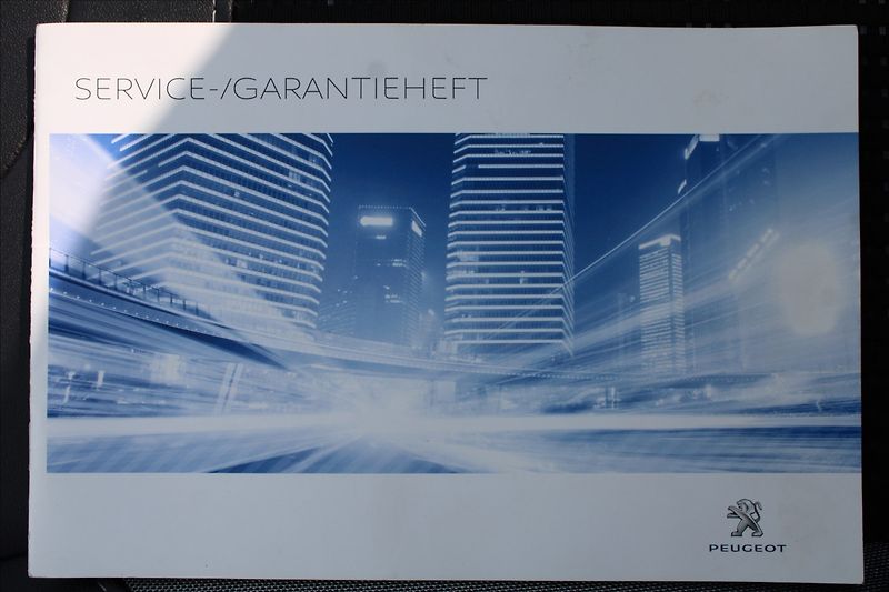 Peugeot 2008 1,2 T  AUTOMAT,ALLURE,WEBASTO - fotka 30 z 34