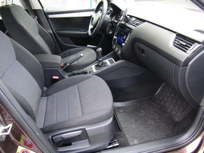 Škoda Octavia (2014) 1.6 TDI 77kW  ZIMNÍ KOLA - fotka 22 z 35