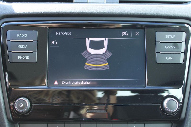Škoda Octavia 1.6 TDI 85kW DSG AMBIENTE ČR - fotka 19 z 22