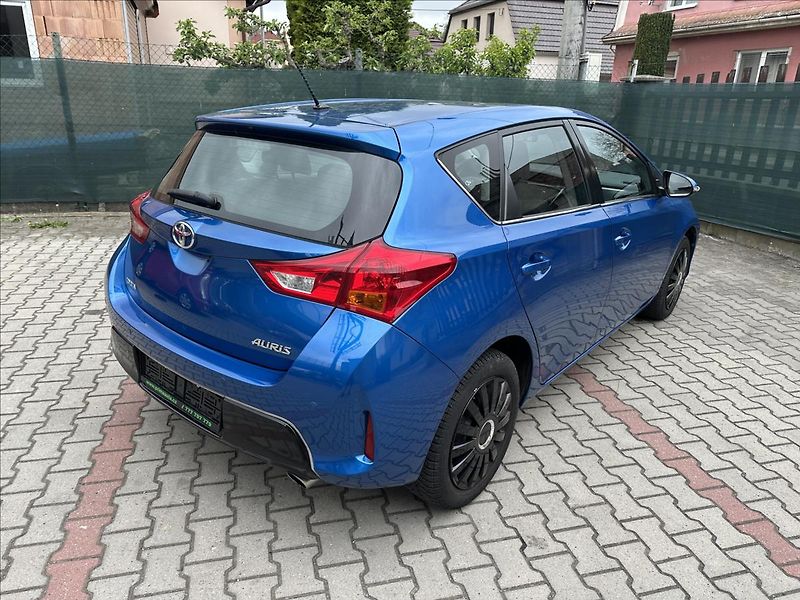 Toyota Auris 1,6 EXCLUSIVE - fotka 5 z 28