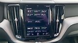 Volvo XC60 R-DESIGN, B4 AWD, 145+10 kW / - náhled 16