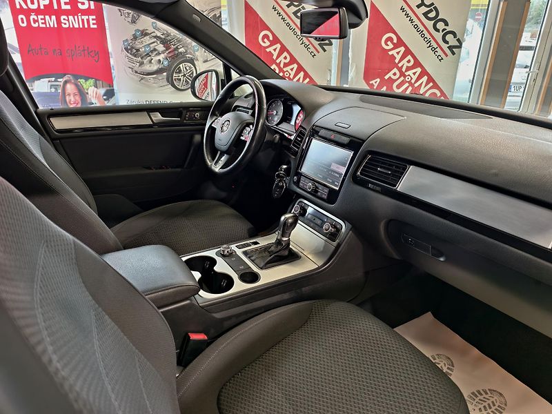 Volkswagen Touareg 3.0 TDi 176kW 4x4, 360° KAMERA - fotka 8 z 21
