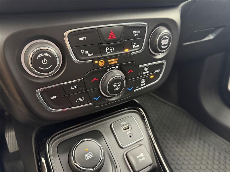 Jeep Compass 2,0 M-Jet 125kW 4x4 DPH Automa - fotka 18 z 34