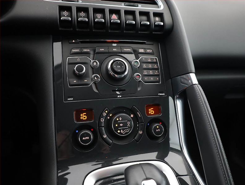Peugeot 3008 (2012) Hybrid4, 4X4, Automat - fotka 9 z 16