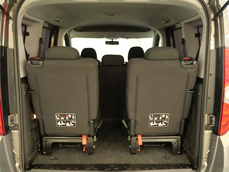 Opel Combo (2012) 1.6CDTi 7míst, AC, temp - fotka 7 z 18