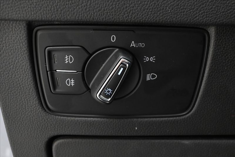 Volkswagen Passat 2,0 TDI 147kW DSG 4x4 Business - fotka 21 z 25