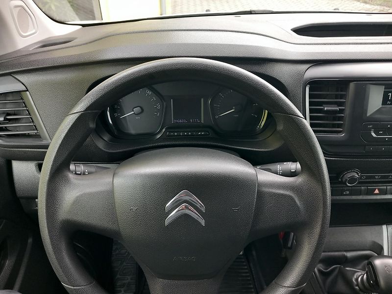 Citroën Jumpy (2023) 1,5HDi 1.MAJ POUZE 46t.KM! DPH - fotka 23 z 36