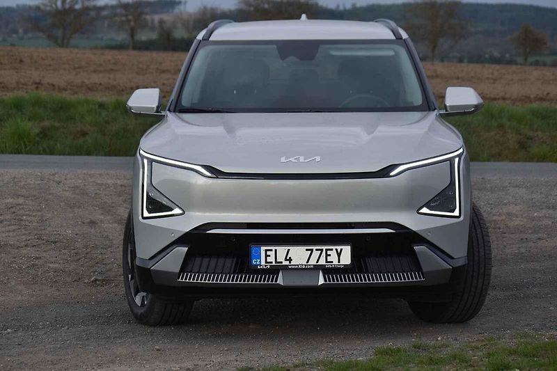 Kia EV5 je solidně velký rodinný elektromobil.