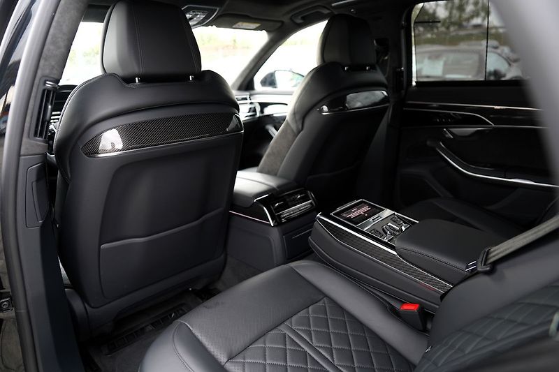 Audi S8 4.0 TFSI Quattro/B&O/Matrix/57 - fotka 35 z 48