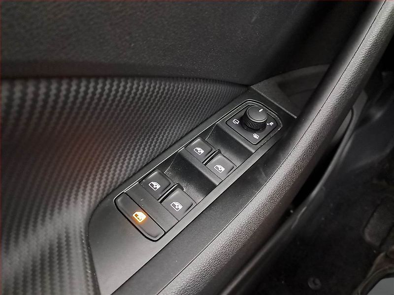 Škoda Kamiq (2025) 1.0 TSI, MONTE CARLO, KEYLESS - fotka 18 z 19