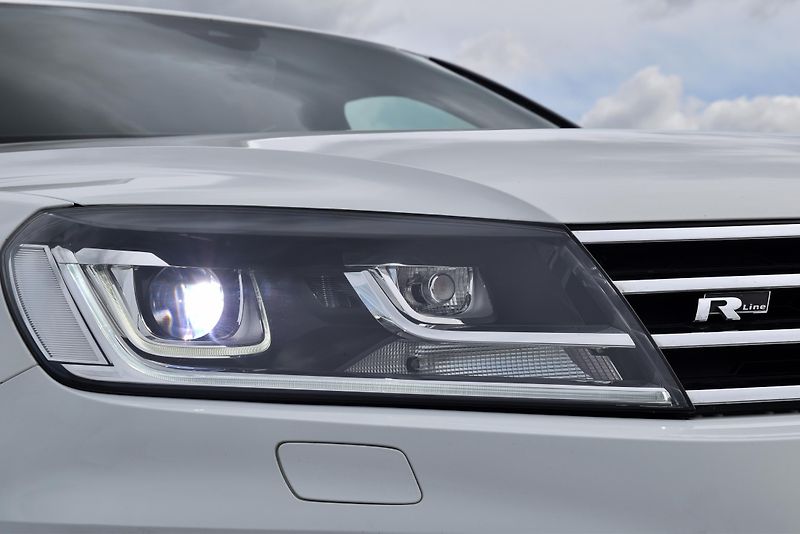 Volkswagen Touareg 3.0 TDi V6 DSG 4M,R-LINE,FACE - fotka 7 z 50