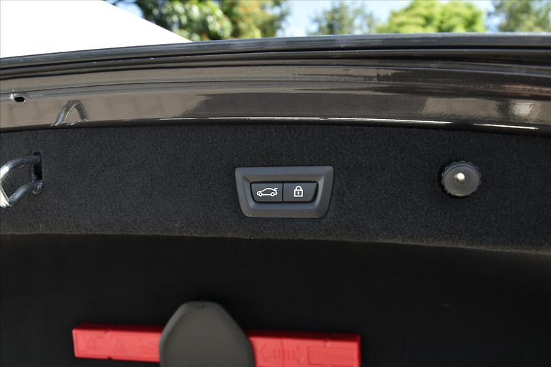 BMW Řada 7 740d xDrive 250kW LASER ČR - fotka 13 z 33