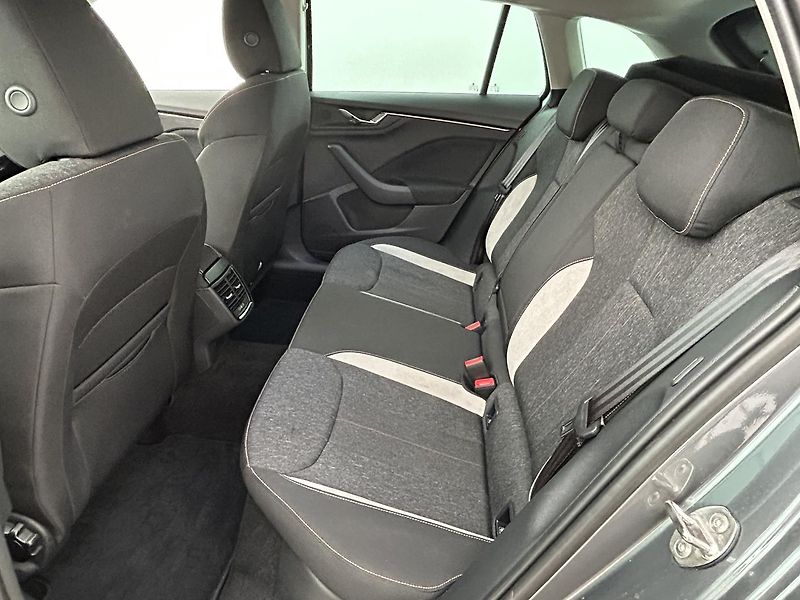 Škoda Scala 1.0 TSI Top selection - fotka 7 z 28