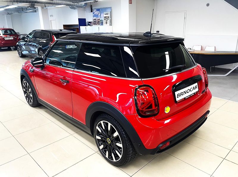 Mini Cooper SE, 135 kW, CHILLI RED, ČR - fotka 4 z 29