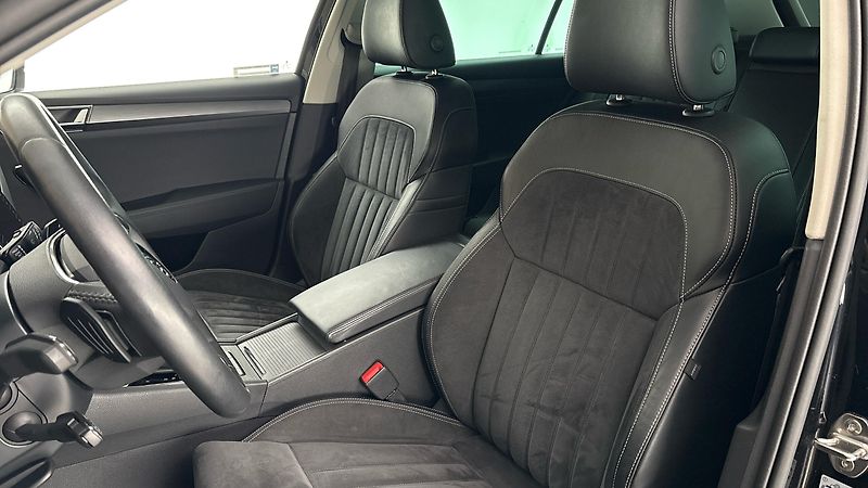 Škoda Superb 2.0 TDI DSG Style Combi - fotka 15 z 30