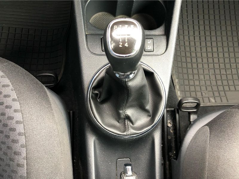 Škoda Fabia 1.2 HTP AMBITION - fotka 21 z 27
