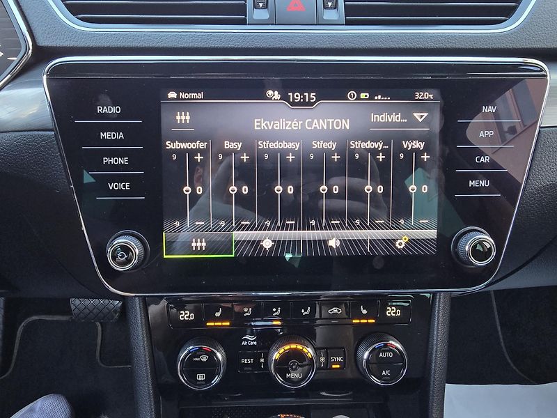Škoda Superb 2,0 TDI DSG STYLE VIRTUAL NAVI - fotka 39 z 51