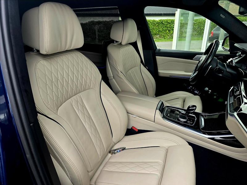 BMW X7 4,4 i 7MÍST TOP KOMPLET VÝBAVA - fotka 16 z 37