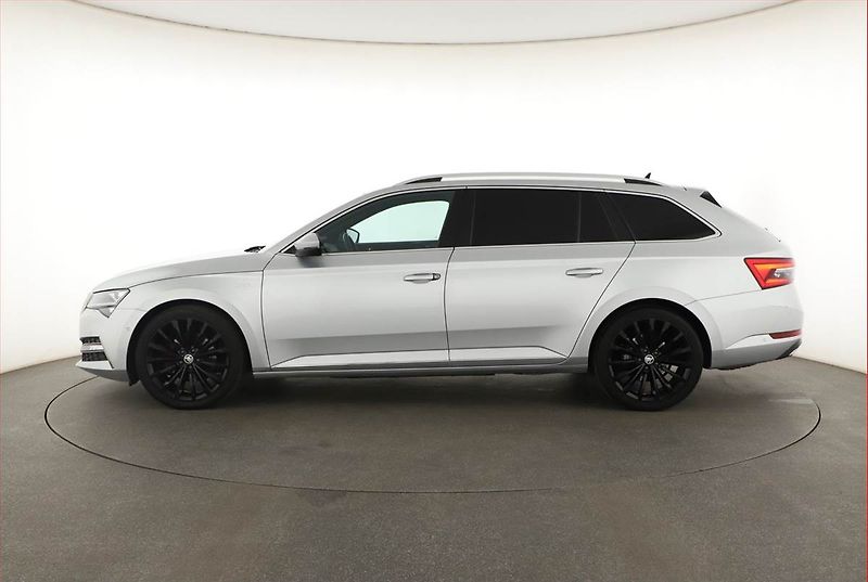 Škoda Superb (2022) Laurin&Klement 2.0 TDI - fotka 3 z 25