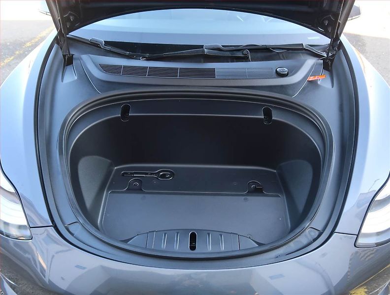 Tesla Model 3 (2019) Long Range 4WD 78kWh, SoH 92% - fotka 17 z 24