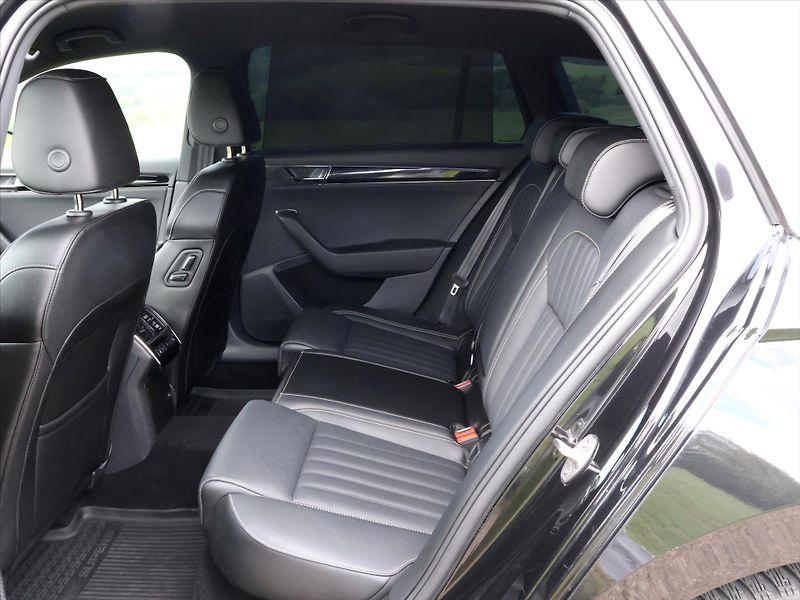 Škoda Superb 2,0 TDI DSG L&K DPH CZ - fotka 14 z 34