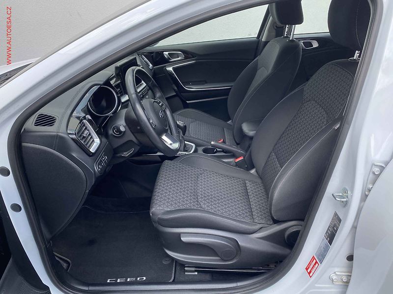 Kia Ceed (2019) 1.4 T-GDi, Navi, kamera - fotka 9 z 18