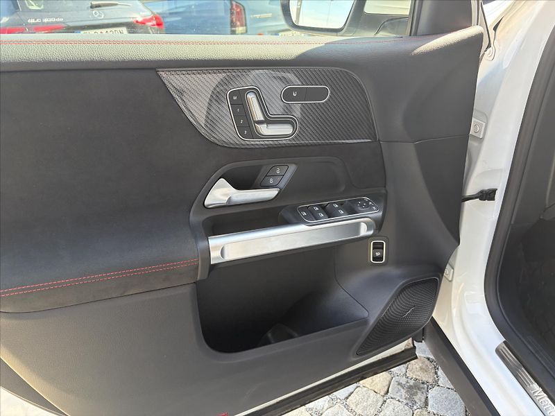 Mercedes-Benz GLB 250 - fotka 4 z 30
