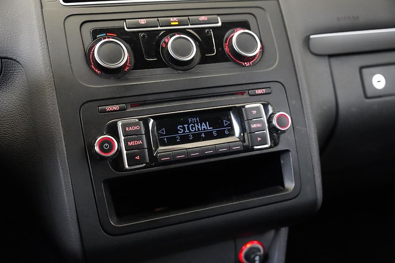 Volkswagen Touran - fotka 15 z 19