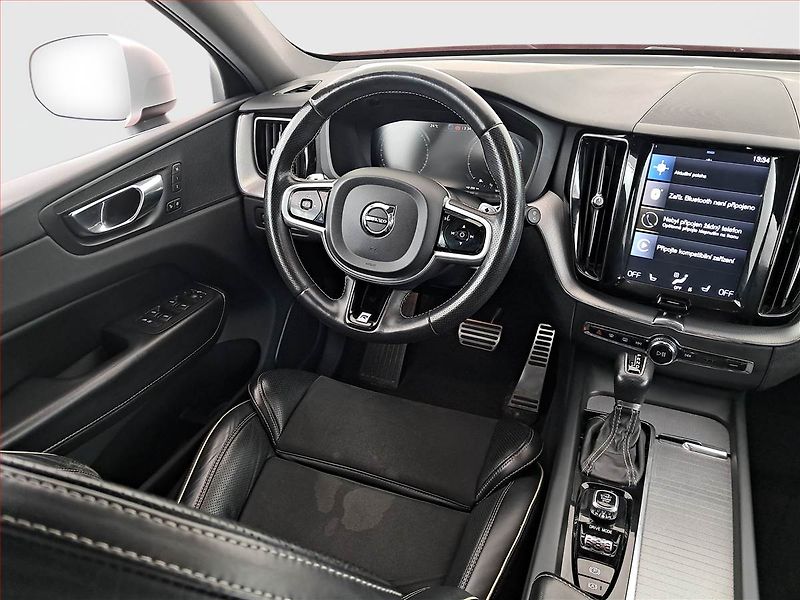 Volvo XC60 (2018) R-Design T5 AWD - fotka 7 z 21