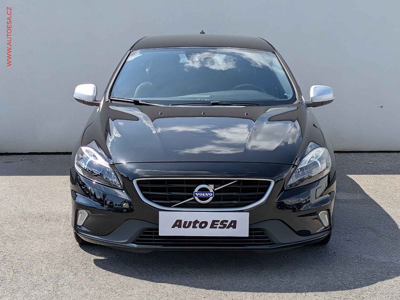 Volvo V40 (2015) 2.0d, Navi, xenon, temp. - fotka 2 z 16