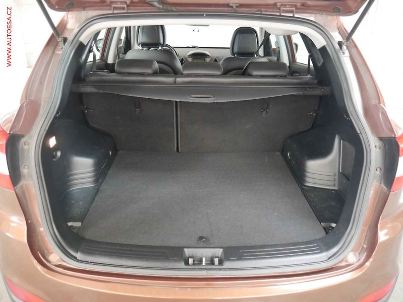 Hyundai ix35 (2014) 1.7 CRDi, AC, park.asist - fotka 7 z 18