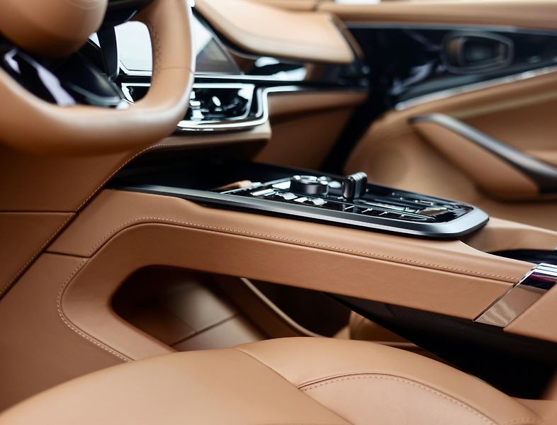 Aston Martin DBX (2025) 707, 4.0 V8 707PS Minotaur  - fotka 19 z 54
