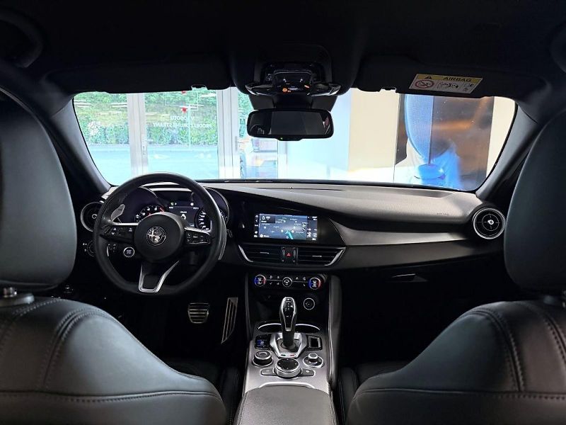 Alfa Romeo Giulia (2023) 2.0T 200k AT8 ZF Sprint - fotka 18 z 19