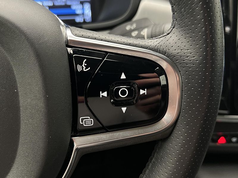 Volvo S90 D4 MOMENTUM 1. maj. - fotka 22 z 43