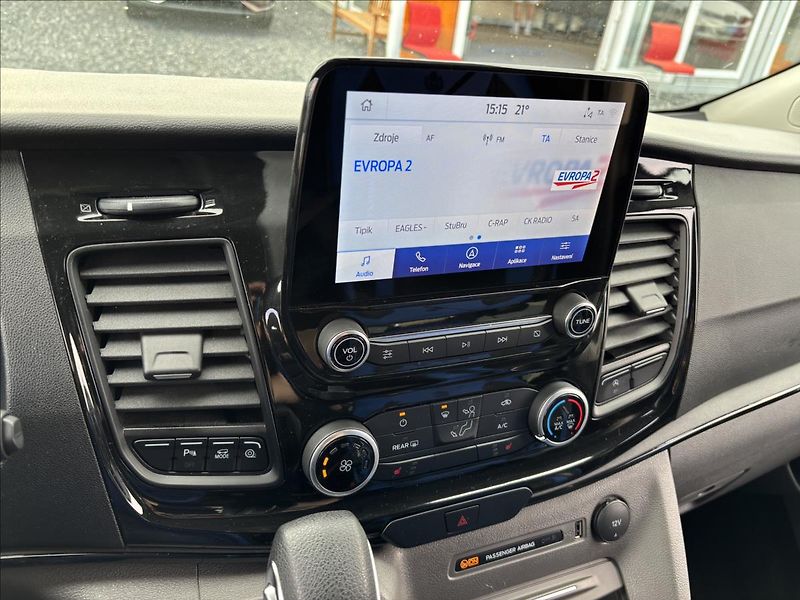Ford Tourneo Custom 2,0 EcoBlue 125kW L2 - fotka 29 z 38