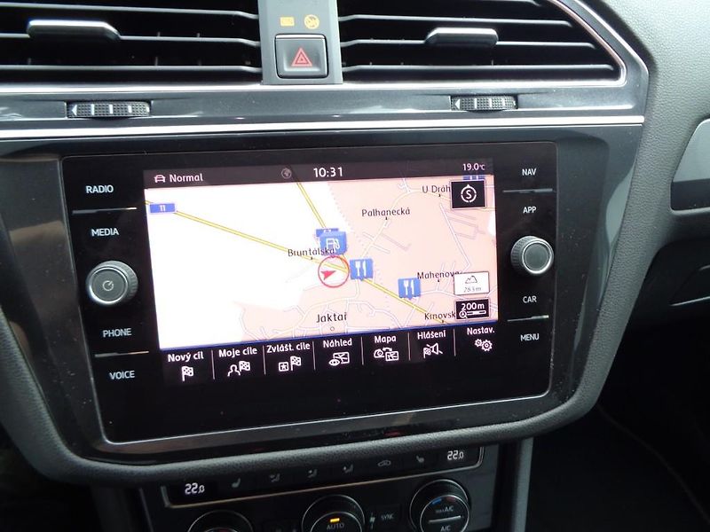 Volkswagen Tiguan 2.0 TDI HL 4x4 R line 140 kW 7 - fotka 15 z 30