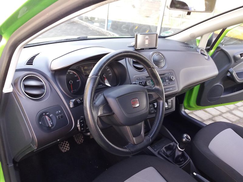 Seat Ibiza 1.4 16V,63kW,NAVI,DIG.KLIMA!! - fotka 17 z 37