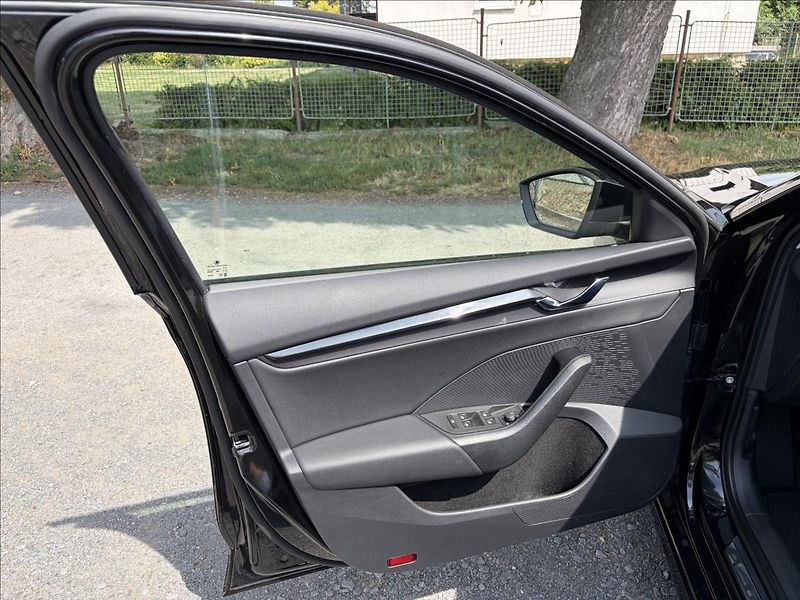 Škoda Octavia 1,5 TSi DPH  ACC,LED,KESSY,ALU - fotka 10 z 50