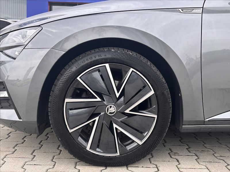Škoda Superb 1,4 160kW iV Sportline DSG - fotka 10 z 32
