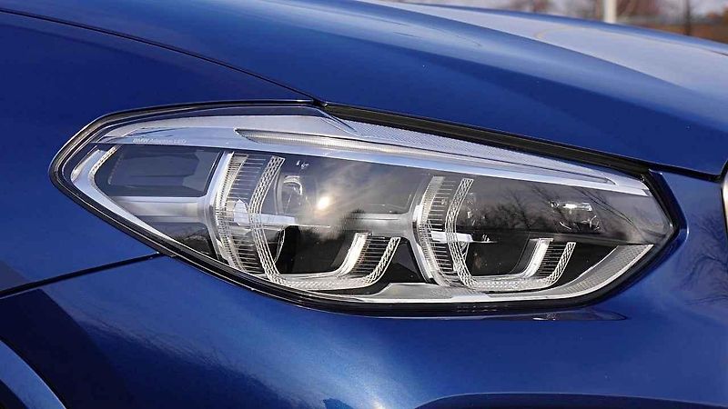 BMW X3 M40i.